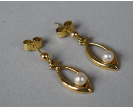 A Pair of 9ct Gold and Pearl Earrings, 1.9g 
