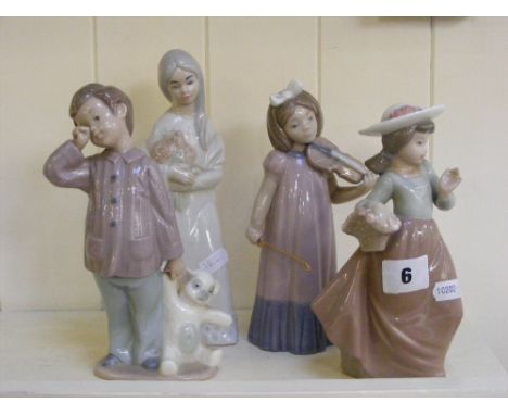 Three Nao figures of girls and boys in various poses, plus one other.