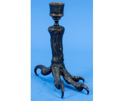 Einflammiger Tischkerzenleuchter in Form einer Greifvogelkralle, Bronze oder Messing bronziert, Höhe ca. 17,5 cm, Historismus