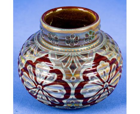 Seltene kleine irisierende bauchige Tischvase, im Stand gemarkt: Zsolnay Pecs Modell-Nr. 1476; perfekter Erhalt, Wandung mit 