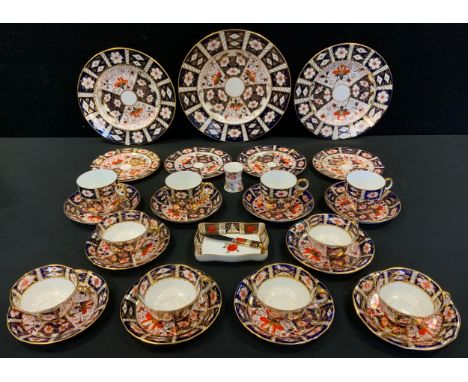 A Royal Crown Derby 2451 pattern tea service, for six, comprising six teacups, four coffee cups, four saucers, five saucers, 