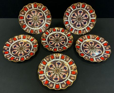 A set of six Royal Crown Derby 1128 pattern wavy edge plates, 21.5cm diam, printed mark 