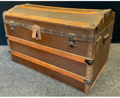 An early 20th century dome topped leather and wooden metal bound travelling trunk, 50 cm high, 88cm wide, 50cm deep. 