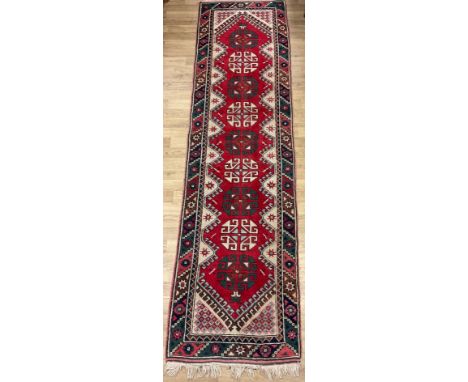 A hand made Ardebil carpet runner, 283cm x 76cm 