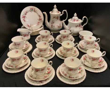 A Royal Albert Lavender Rose dinner and tea ware, comprising 8 dessert plates, 10 cups and saucers, teapot and coffee pot, mi