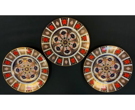 A set of three Royal Crown Derby 1128 pattern dinner plates 