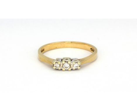 A 9ct yellow gold ring set with three brilliant cut diamonds, (M.5).