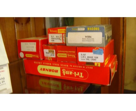 Hornby 00 Guage boxed R.145 modern signal box, R.11 BR Ventilated van, R.14 Fish van, R.107 Brake van with tail light, R.112 