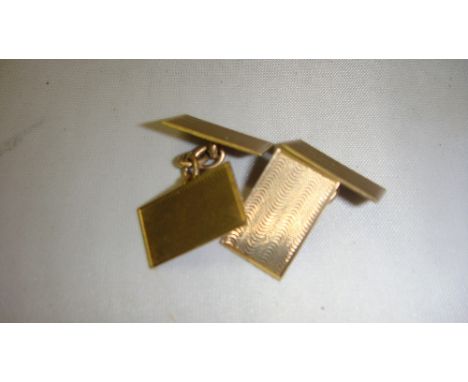 Pair of Gents 9 ct gold cuff links with engine turned decoration Birm A C & Co 3 g
