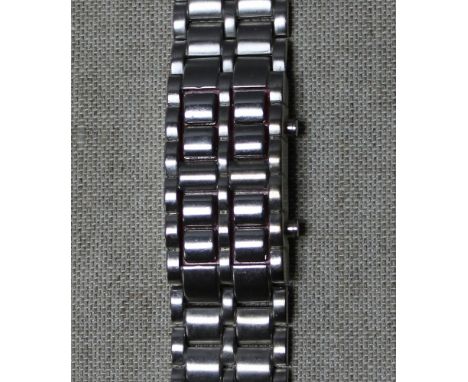 Uhren. St Leonhard Zeitinstrumente. “Magic Wrist“. Armbanduhr mit länglichem Gehäuse und Stahlarmband. Produktion aus den 199