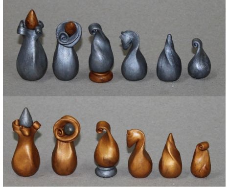 Europa. Frankreich. Claire Becker - “Vent d’Orient“. Modernes Schachspiel, amorphe Spielfiguren aus Kunststoff. Eine Partei i