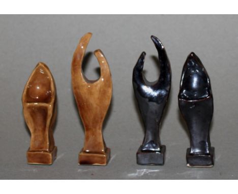 Europa. Keramik. Moderne Schachfiguren. Keramik in beige und silber (metallfarben) glasiert. Nicht markiert oder bezeichnet. 