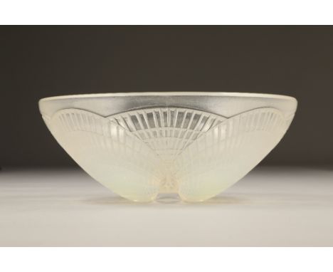 Rene Lalique opalescent 'Coquilles' pattern bowl, signed R. Lalique France No.3200, diameter 23.5cm.CONDITION REPORT:Overall 
