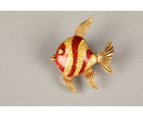 1960s Italian 18K yellow gold and enamel fish pin brooch, mark 247 VI for Ganazzin Domenico from Bassano Del Grappa, 2.8cm lo