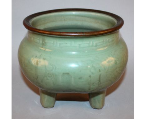 A GOOD LARGE MING DYNASTY LONGQUAN CELADON PORCELAIN TRIPOD CENSER, 15th/16th Century, the lobed sides with underglaze incise