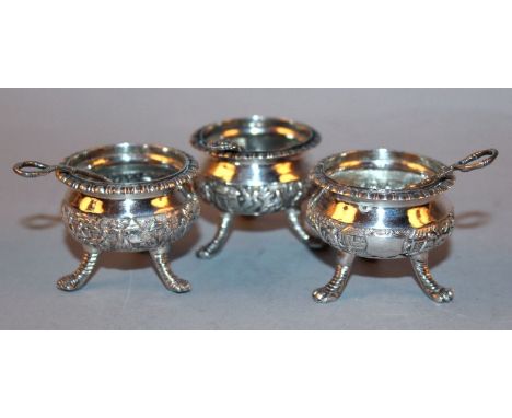 A GROUP OF THREE 19TH/20TH CENTURY CHINESE SILVER TRIPOD SALT CELLARS & SPOONS, the sides of each cellar with a blank shield 