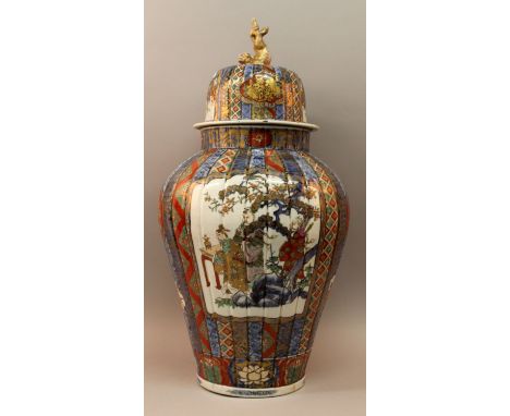 A GOOD QUALITY VERY LARGE 19TH CENTURY JAPANESE MEIJI PERIOD IMARI PORCELAIN VASE & COVER, the sides of the fluted ovoid body