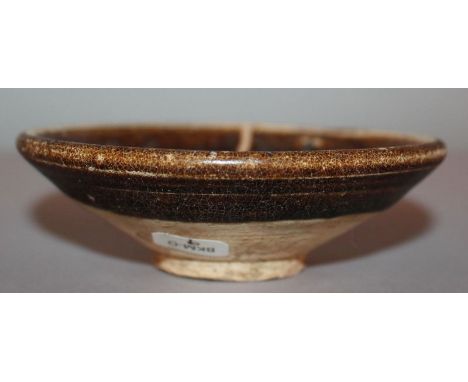 AN UNUSUAL CHINESE SONG DYNASTY BROWN GLAZED CERAMIC BOWL, with an interior moulded handle, possibly intended as an oil lamp 