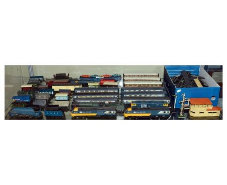 Model Railway - Hornby 00 gauge including die-cast Sir Nigel Gresley loco, various other locos, carriages, rolling stock and 