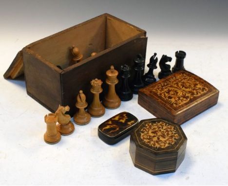 Staunton type chess set, snuff box and two other boxes   Condition: 