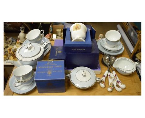 Assorted ceramics to include; boxed Royal Worcester wares, Wedgwood calendar plate, Noritake tea set etc   Condition: 