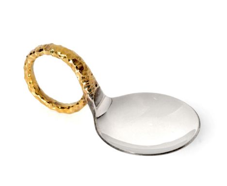 Stuart Devlin: A Parcel Gilt Silver Caddy Spoon, London 1975, with textured loop handle, with box, 7.5cm long, 1oz 2dwt
