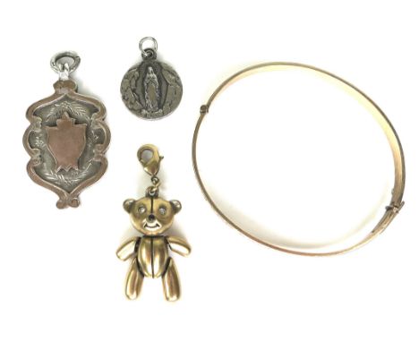 A small group of jewellery, comprising a yellow metal articulated bear charm with white stone eyes, 2.8cm excluding clasp, a 