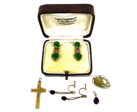 A group of gold jewellery, comprising an 18ct gold engraved cross pendant, unmarked but tested, 1.8g, pair of 9ct rose gold a