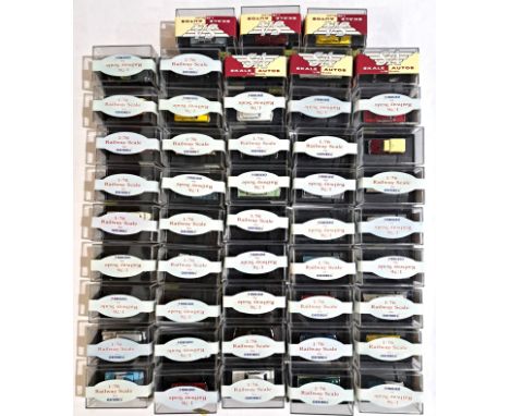 Oxford Diecast &amp; Hornby Skale Autos, a boxed group of 1/76th scale (OO Gauge Model Railway scale) Cars, light Commercial 