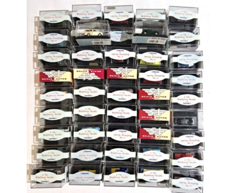 Oxford Diecast &amp; Hornby Skale Autos, a boxed group of 1/76th scale (OO Gauge Model Railway scale) Cars, light Commercial 
