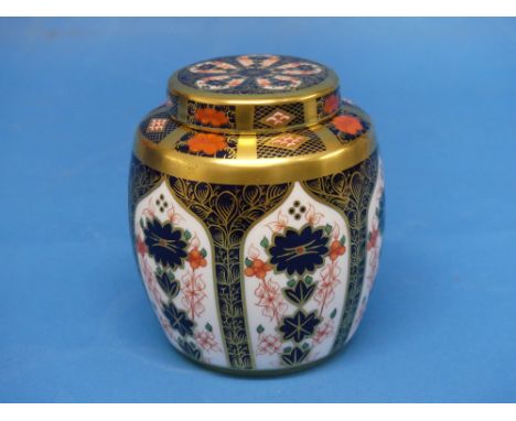 A Royal Crown Derby 1128 pattern Ginger Jar, the jar and lid finely decorated in Old Imari pattern, stamped with factory mark