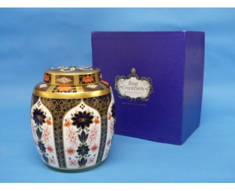 A Royal Crown Derby 1128 pattern Ginger Jar, the jar and lid finely decorated in Old Imari pattern, finished with gilding, st