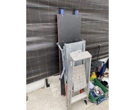 AN ALUMINIUM STEO LADDER AND AN ALUMINIUM OLATFORM LADDER 