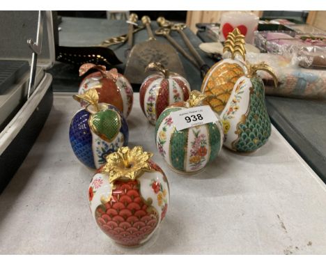 A COLLECTION OF ROYAL WORCESTER 'THE CONNOISSEUR COLLECTION' CHINA FRUIT 