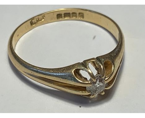 AN 18 CARAT GOLD RING WITH A DIAMOND SOLITAIRE SIZE  P GROSS WEIGHT 3.03 GRAMS 