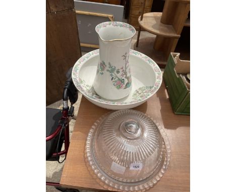 A GLASS CAKE CLOCHE AND A CERAMIC JUG AND WASH BOWL 