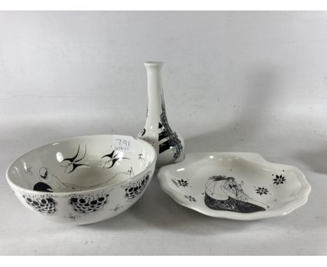 THREE PIECES OF POOLE POTTERY 'THE BEARDSLEY COLLECTION' TO INCLUDE A BUD VASE, BOWL AND SHELL SHAPED PLATE 