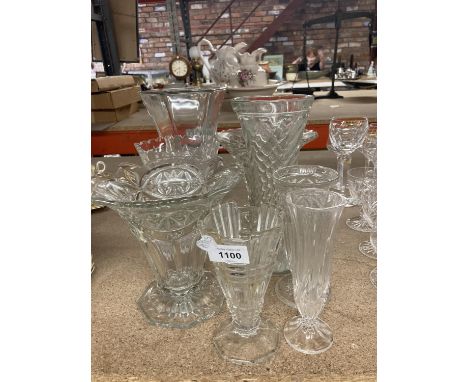 A COLLECTION OF VINTAGE GLASSWARE VASES 