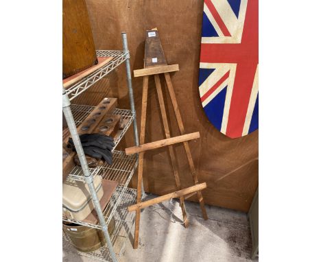 A VINTAGE WOODEN ARTISTS EASEL 