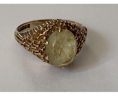 A 9 CARAT GOLD DRESS RING WITH YELLOW SOLITAIRE STONE SIZE Q/R IN A BOX 