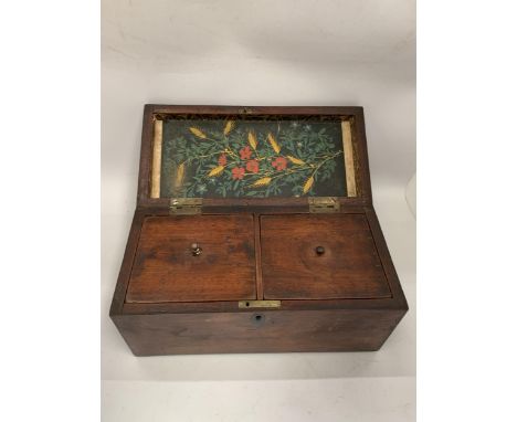 A VINTAGE MAHOGANY TEA CADDY WITH TWO INNER COMPARTMENTS 