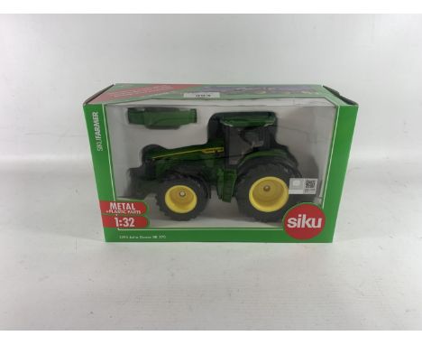 A BOXED SIKU MODEL OF A JOHN DEERE 8R- 370 TRACTOR REF NO 43329 SCALE 1:32 
