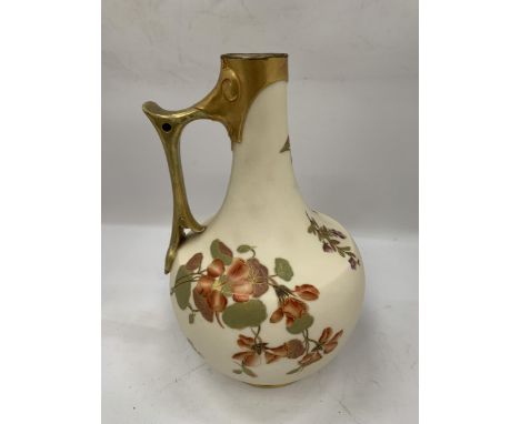 A ROYAL WORCESTER BLUSH IVORY HAND PAINTED JUG, HEIGHT 27CM 