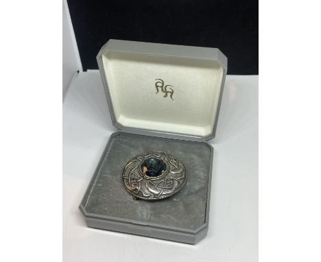 A CELTIC STYLE PEWTER BROOCH IN A PRESENTATION BOX 