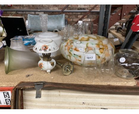 A QUANTITY OF VINTAGE GLASS LIGHT SHADES, A SMALL CERAMIC OIL LAMP, GLASS AND BRASS WALL LIGHT, ETC 