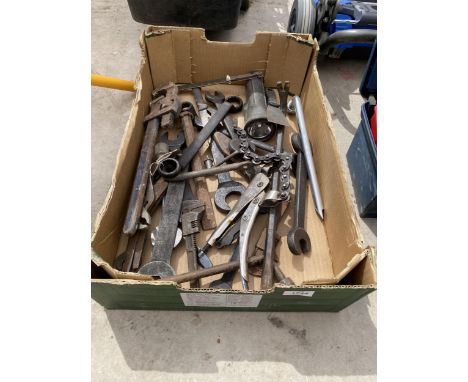AN ASSORTMENT OF VINTAGE HAND TOOLS TO INCLUDE STILSENS AND SPANNERS ETC 