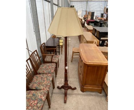 A VICTORIAN STYLE STANDARD LAMP ON TRIPOD BASE WITH TURNED AND FLUTED COLUMN, COMPLETE WITH SHADE 