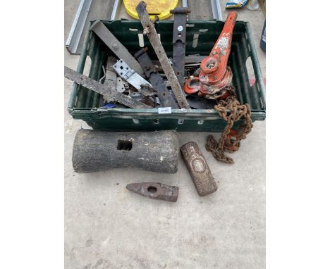 AN ASSORTMENT OF ITEMS TO INCLUDE A MANUAL WINCH AND GATE HINGES ETC 