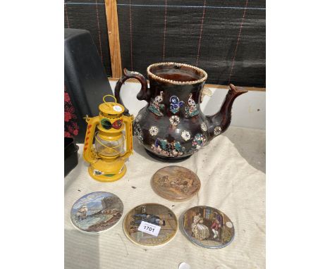 A LARGE BARGEWARE TEAPOT 1899 WITH INSCRIPTION, FOUR CERAMIC POT LIDS AND A DECORATIVE PARAFFIN LAMP