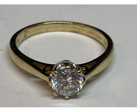 A 9 CARAT GOLD RING WITH A SOLITAIRE CUBIC ZIRCONIA SIZE M 